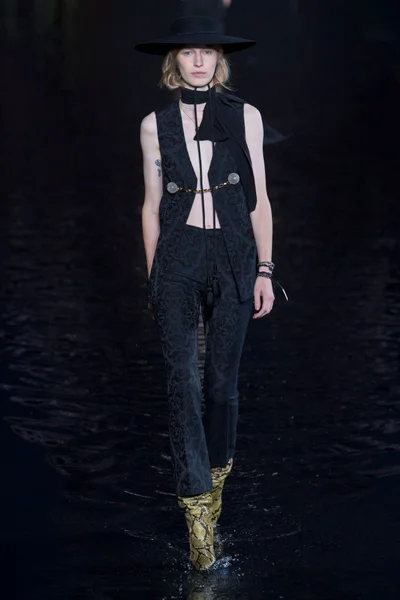 Look 4